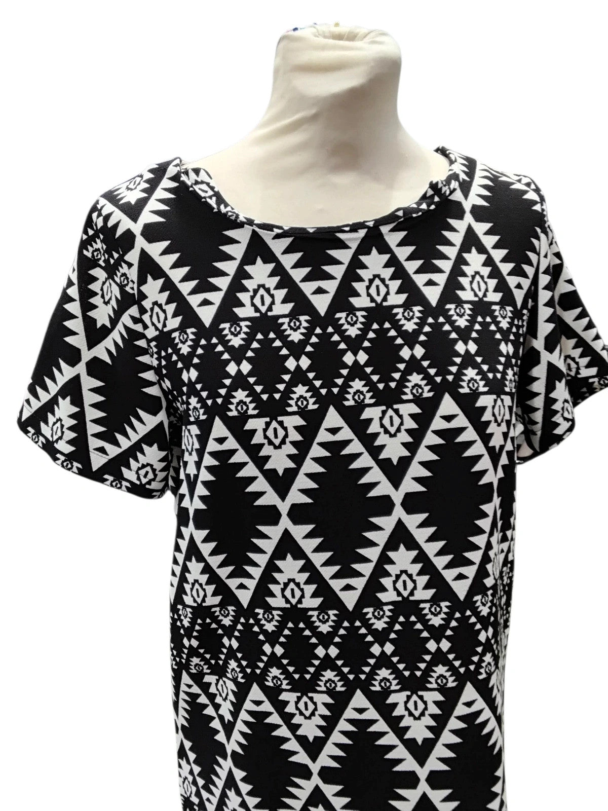 7622 Vera & Lucy black and white dress