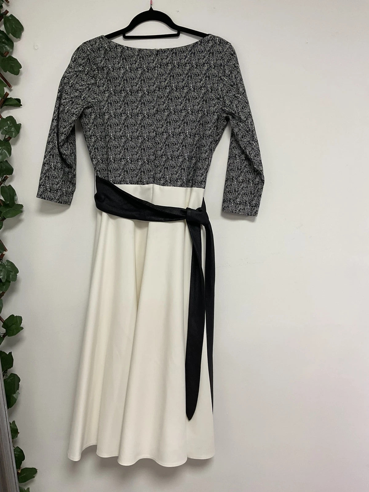 Fee G Dress Black and white size-12 11097JML