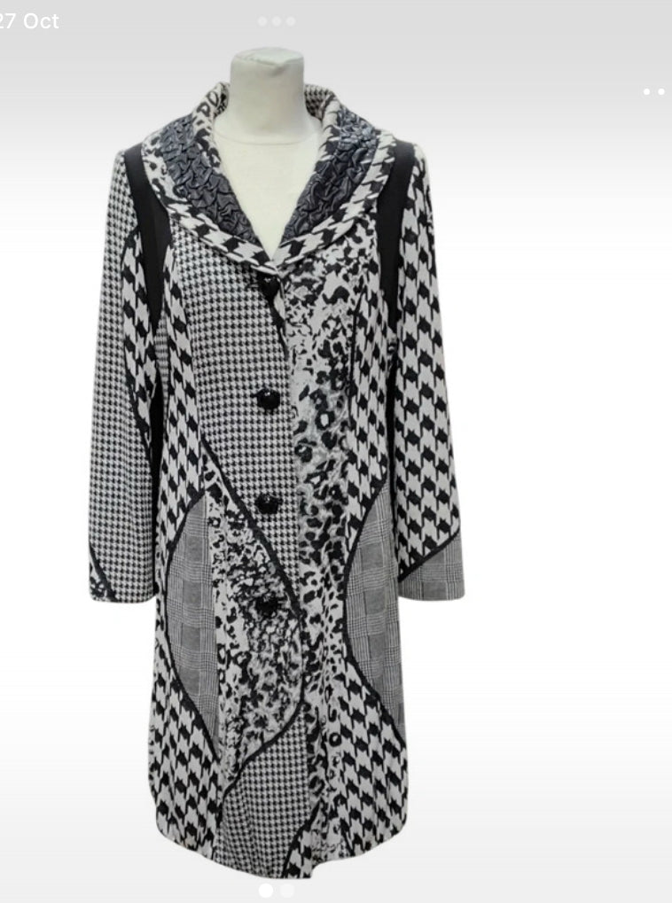 7124MML1025B50 Via Veneto Black multi coat size10