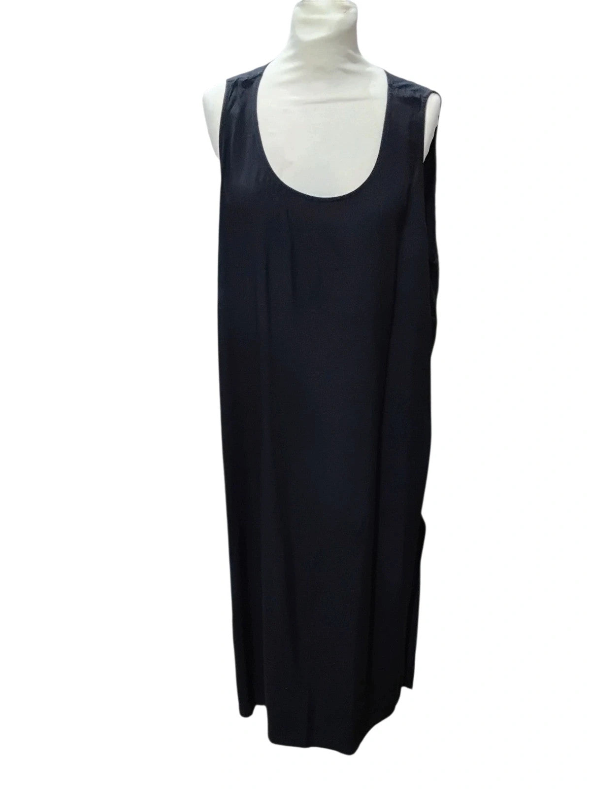 5701 Mat black dress