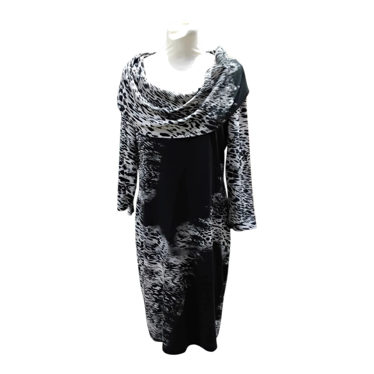 7103 Frank Luman black & White cowl dress