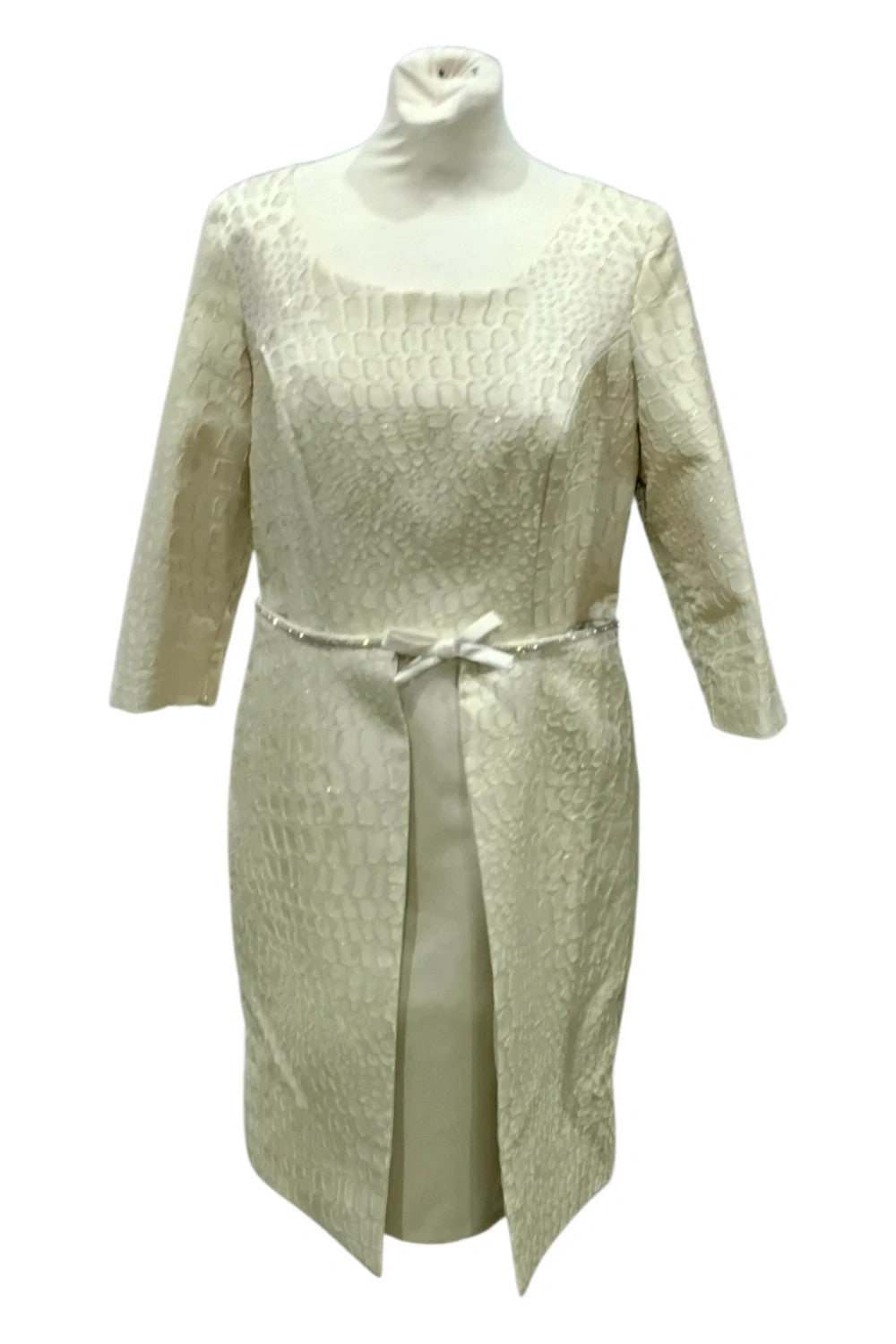 7855 Carla Ruiz  Cream Mob