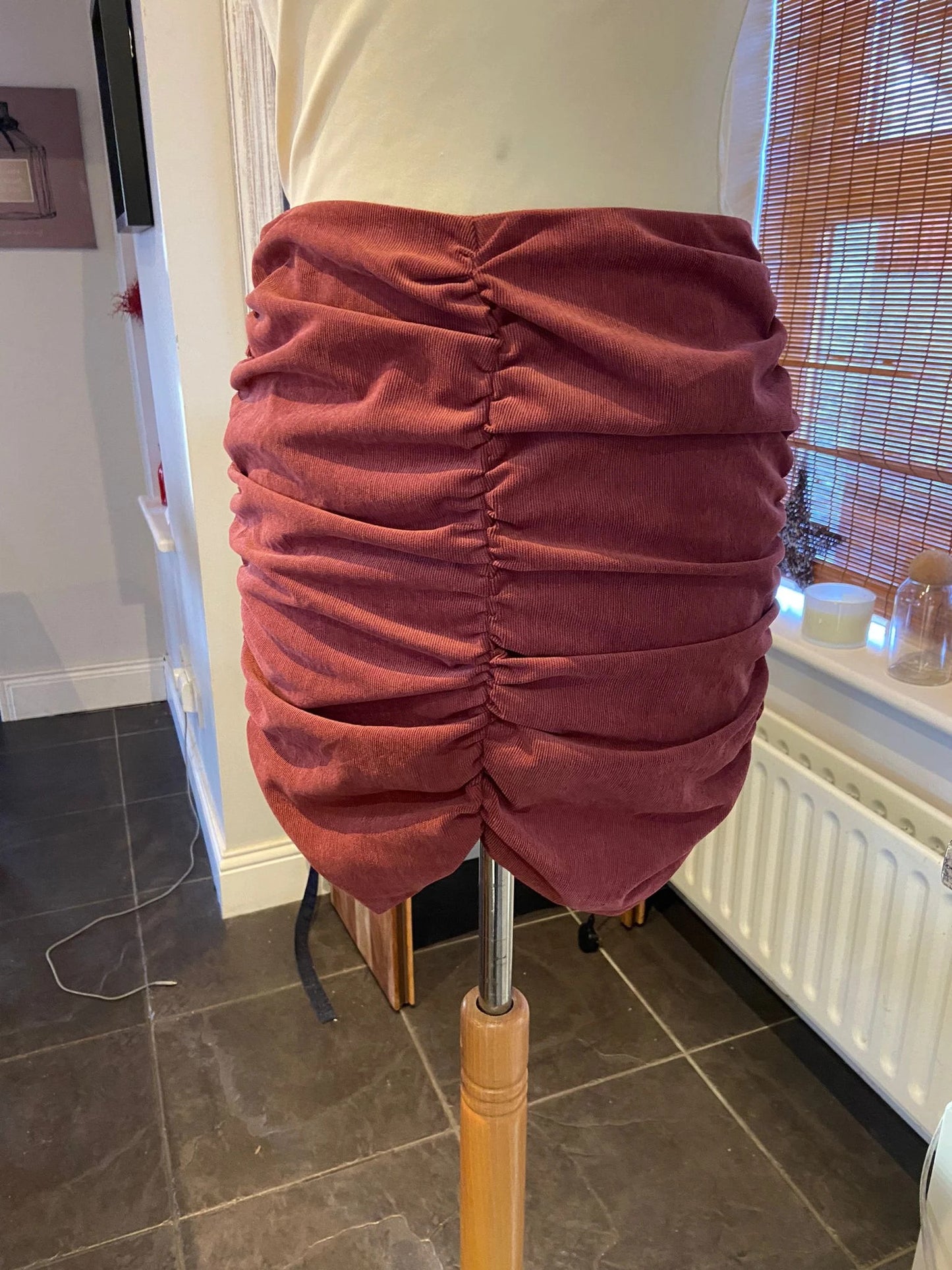 4459 Zara Burgundy Small Wale Cord Mini Skirt Women’s Size S – Ruched styling BNWT