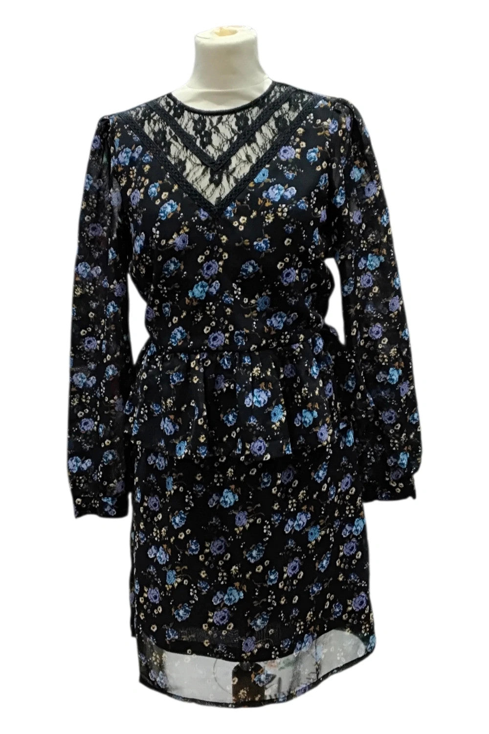 8172 Vero Moda long sleeves black dress with lace detail at the neckline