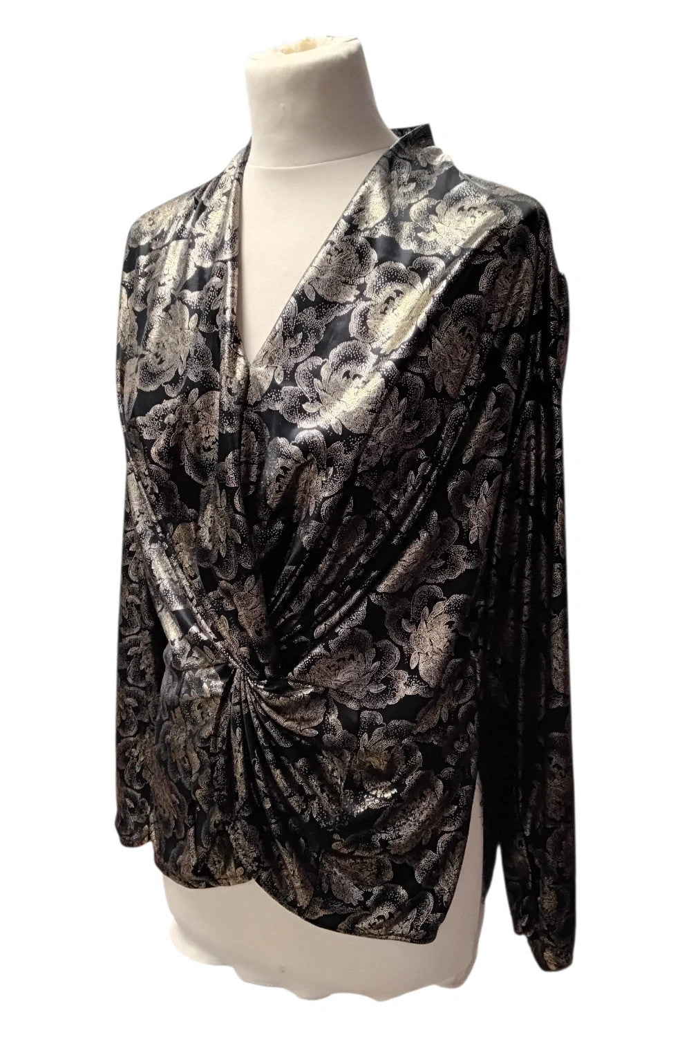 8410 Boohoo gold&black l/s top