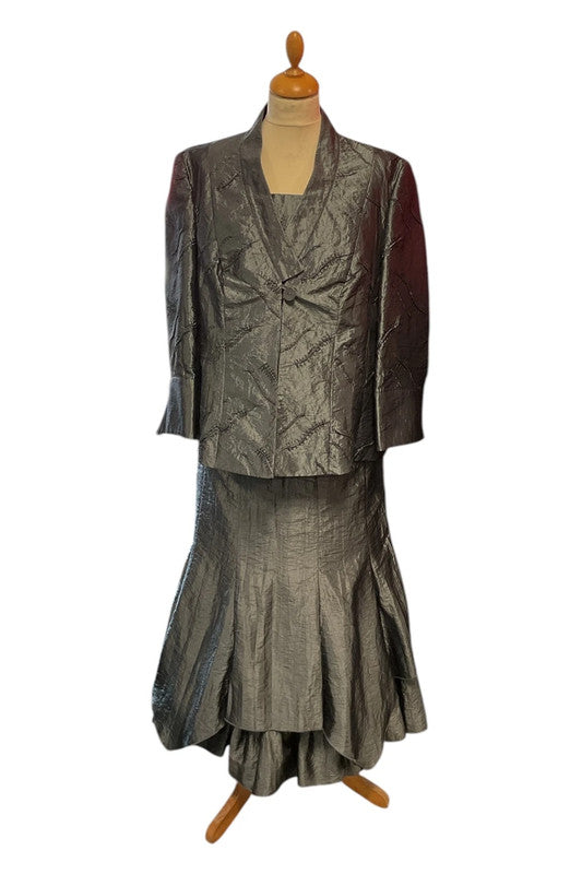 8990 Libra Silver-grey 3 piece set with a jacket, top and skirt.