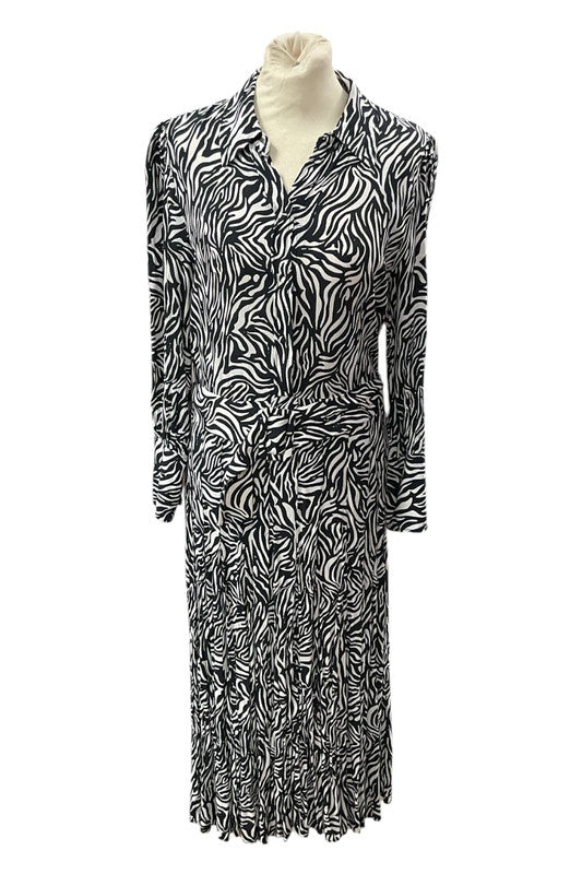 Zara Dress Black and white  print maxi Sz M 9474CC