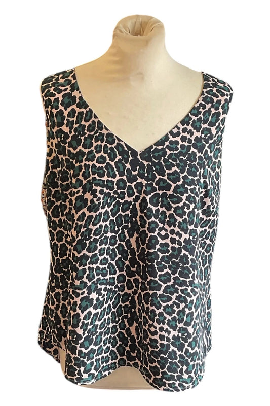Oasis Top green print  size one/16 10181MG