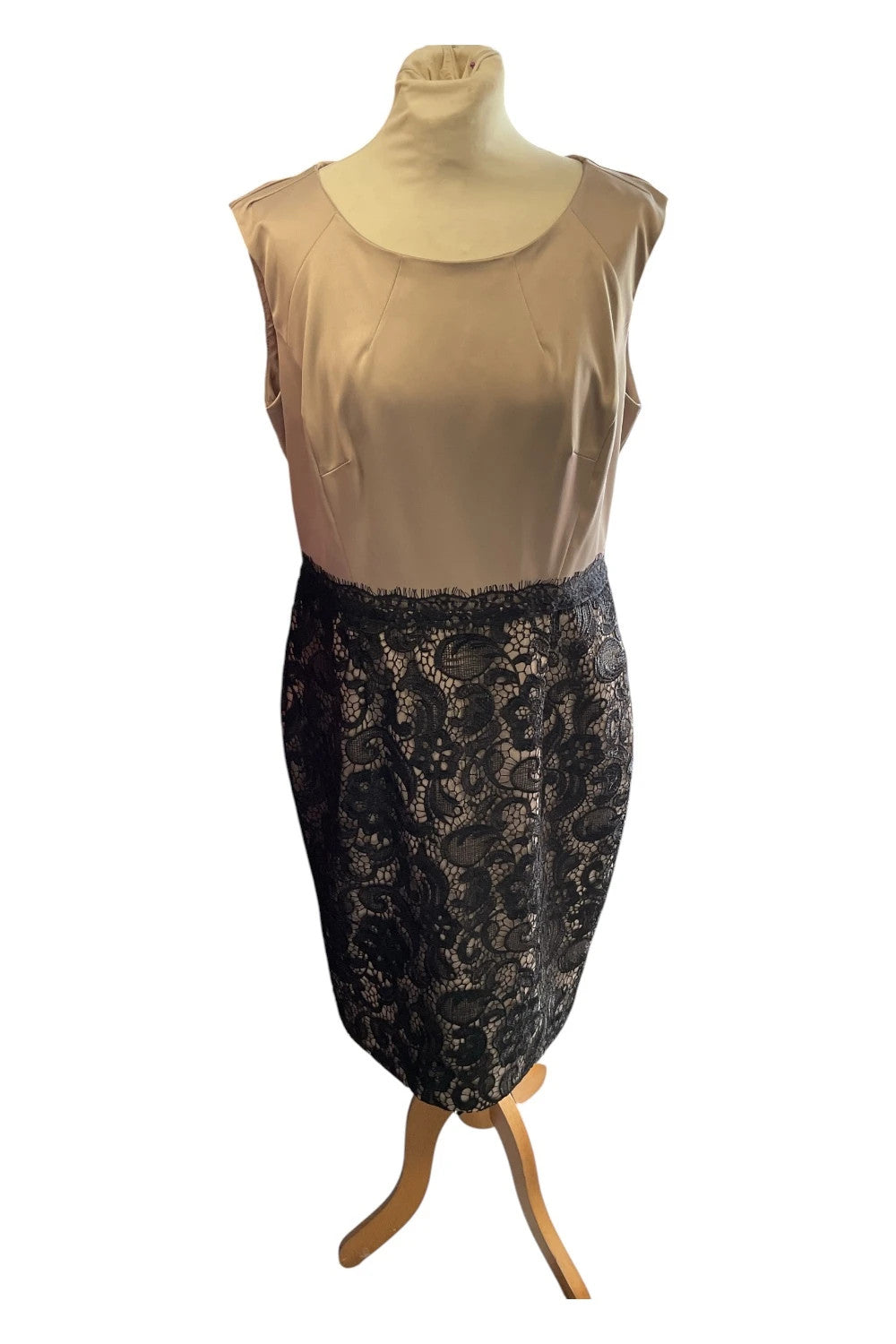 Debut MOB Two pieces suits black and beige size-16 10319ANN