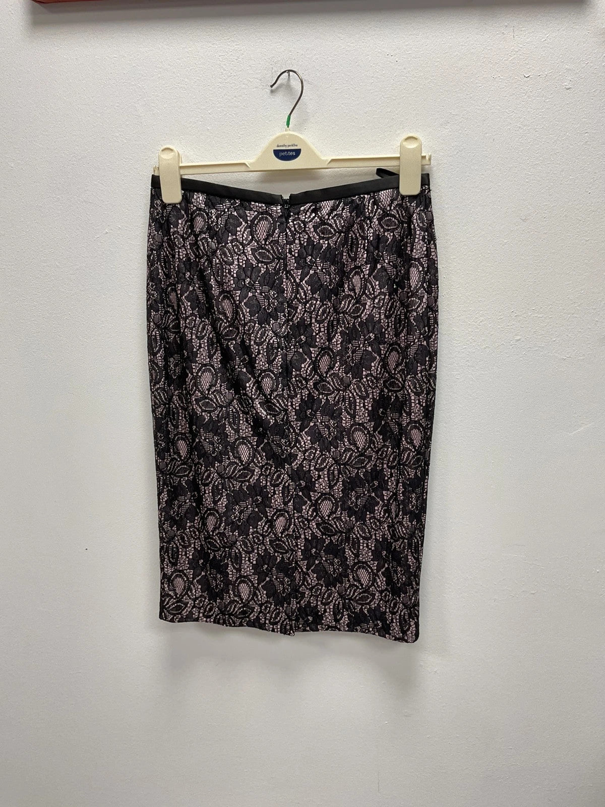 Autograph Skirt Black & pink size-10 10894YMC