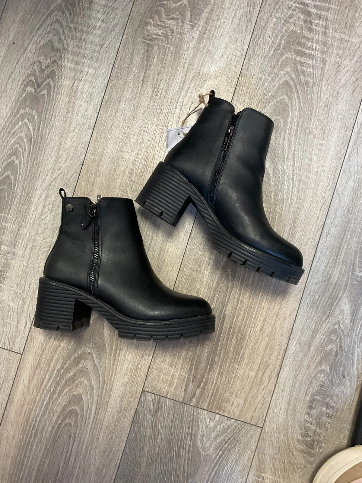 Refresh Boots Black size-38  8130KG