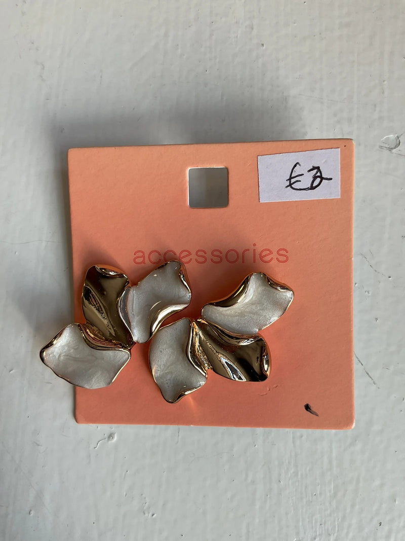 BNWT Accessories Earrings Gold&white