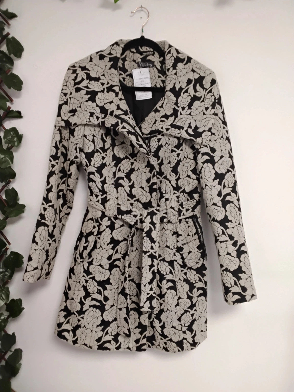 Fancy Friday's Coat Black & cream  size-38/10 7587CJ