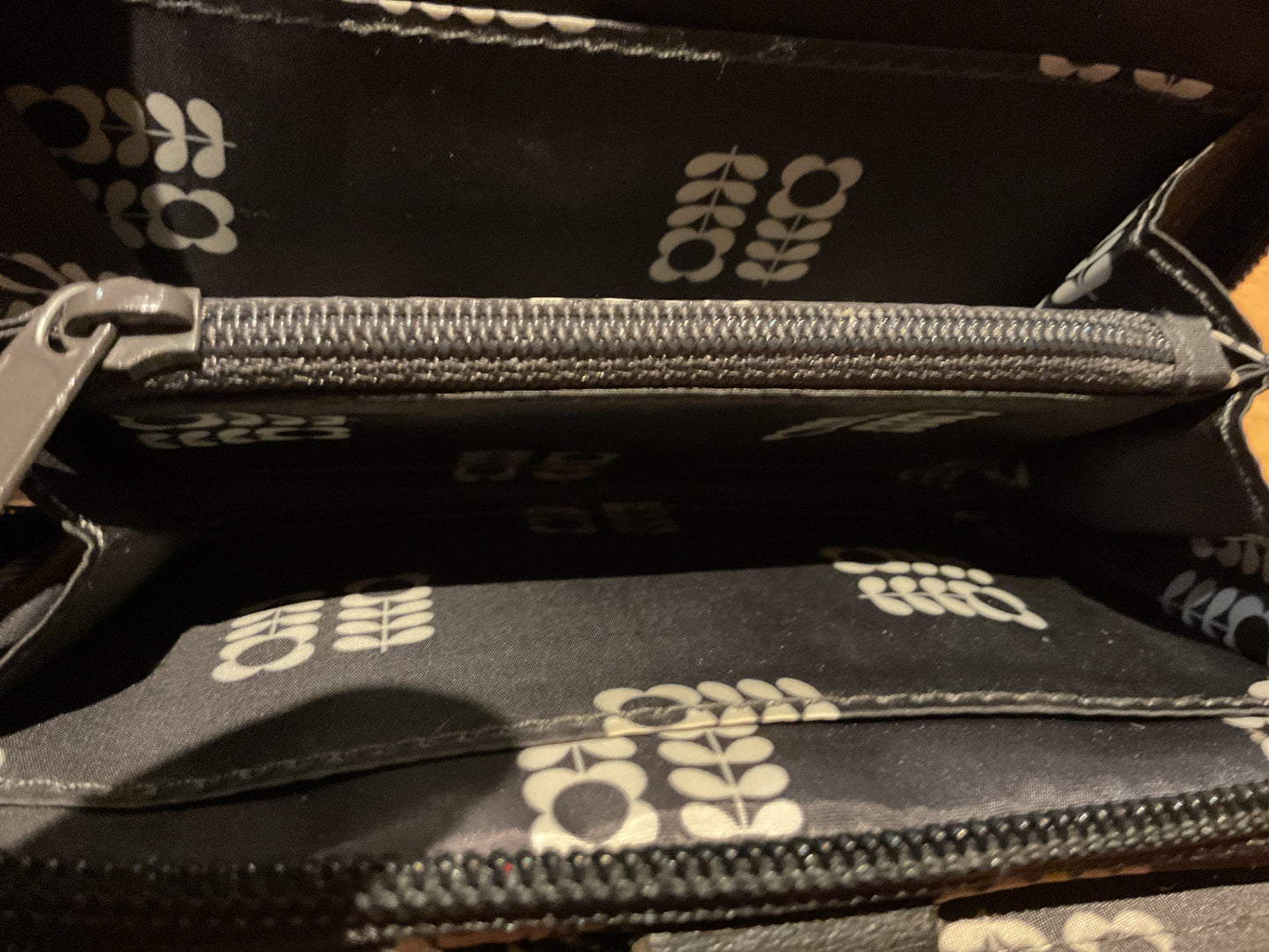 7273BC1025R50 Orla Kiely Cream Leaf Purse