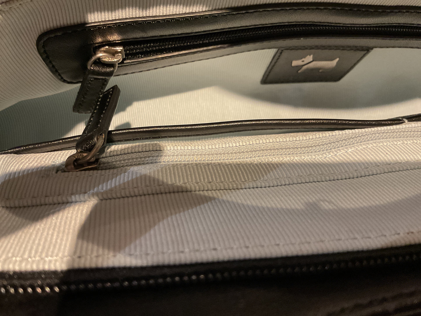 7277BC1025R50 Radley Black Leather bag