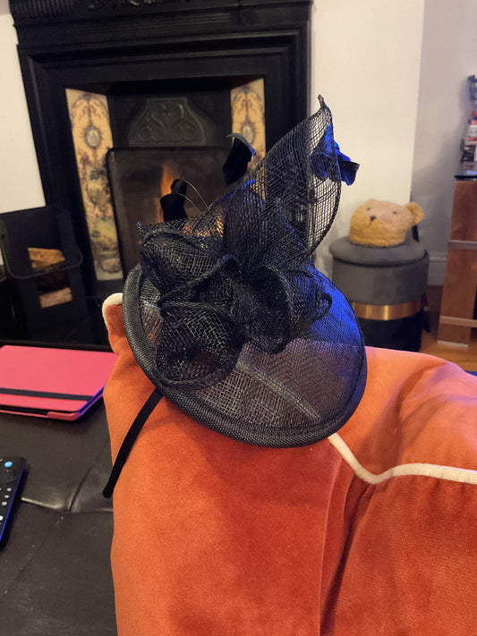 7493FG1125B60 Black Headand Fascinator