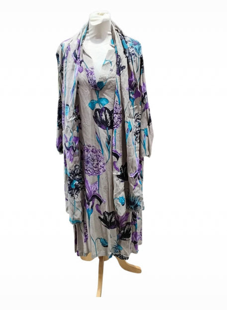 7115MML1025B50 Masai Beige w/purple blue dress sizeM