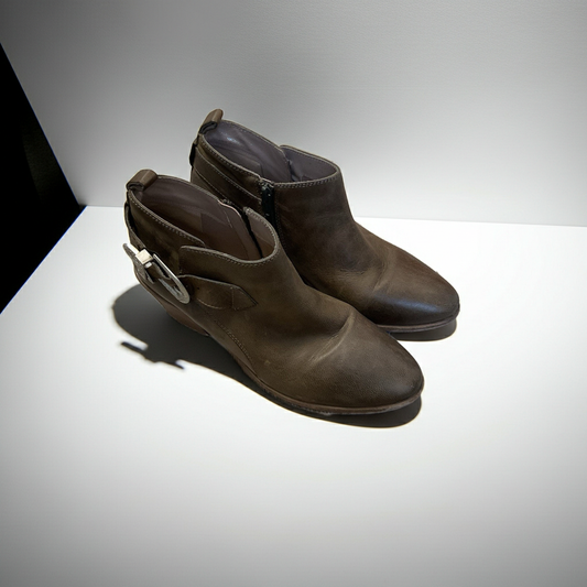 Steve Madden Brown Leather Ankle Boots – Size 5.5 – Side Zip & Buckle Detail