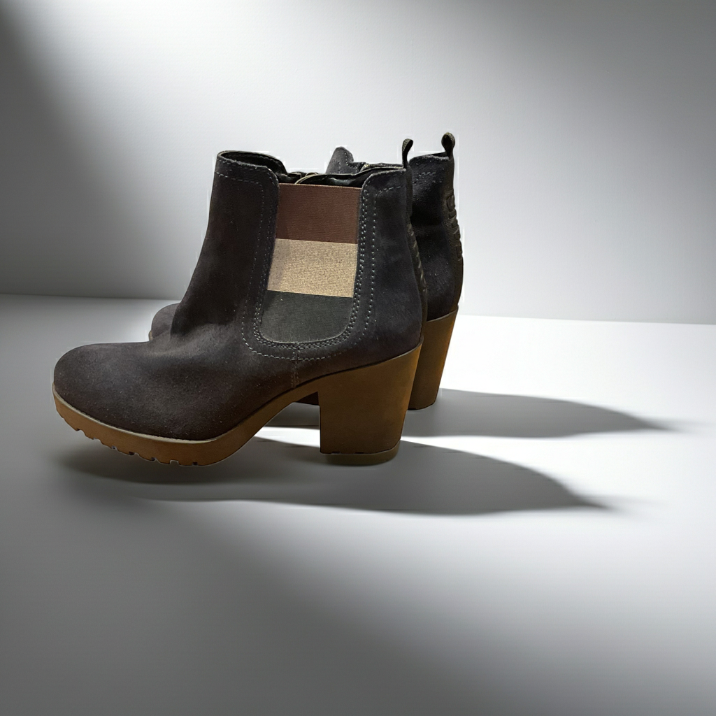 Tommy Hilfiger Suede Navy Boots sz 42